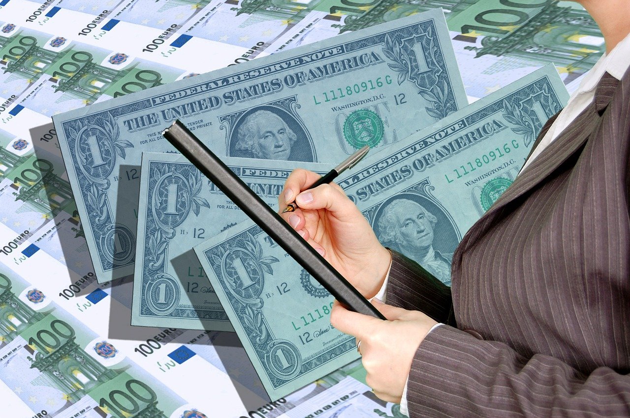 管理会计在资金预测中R 管理会计在资金预测中的作用与实用方法：探讨、利与弊及9个案例分析